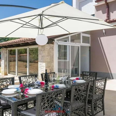 Sunshine Comfortable Villa Pula